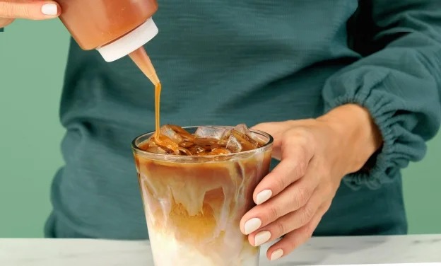 5IcedCaramelMacchiato Step4 - Starbucks Iced Caramel Macchiato Recipe